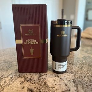 THE CHOCOLATE GOLD QUENCHER H2.0 FLOWSTATE™ TUMBLER | 40 OZ